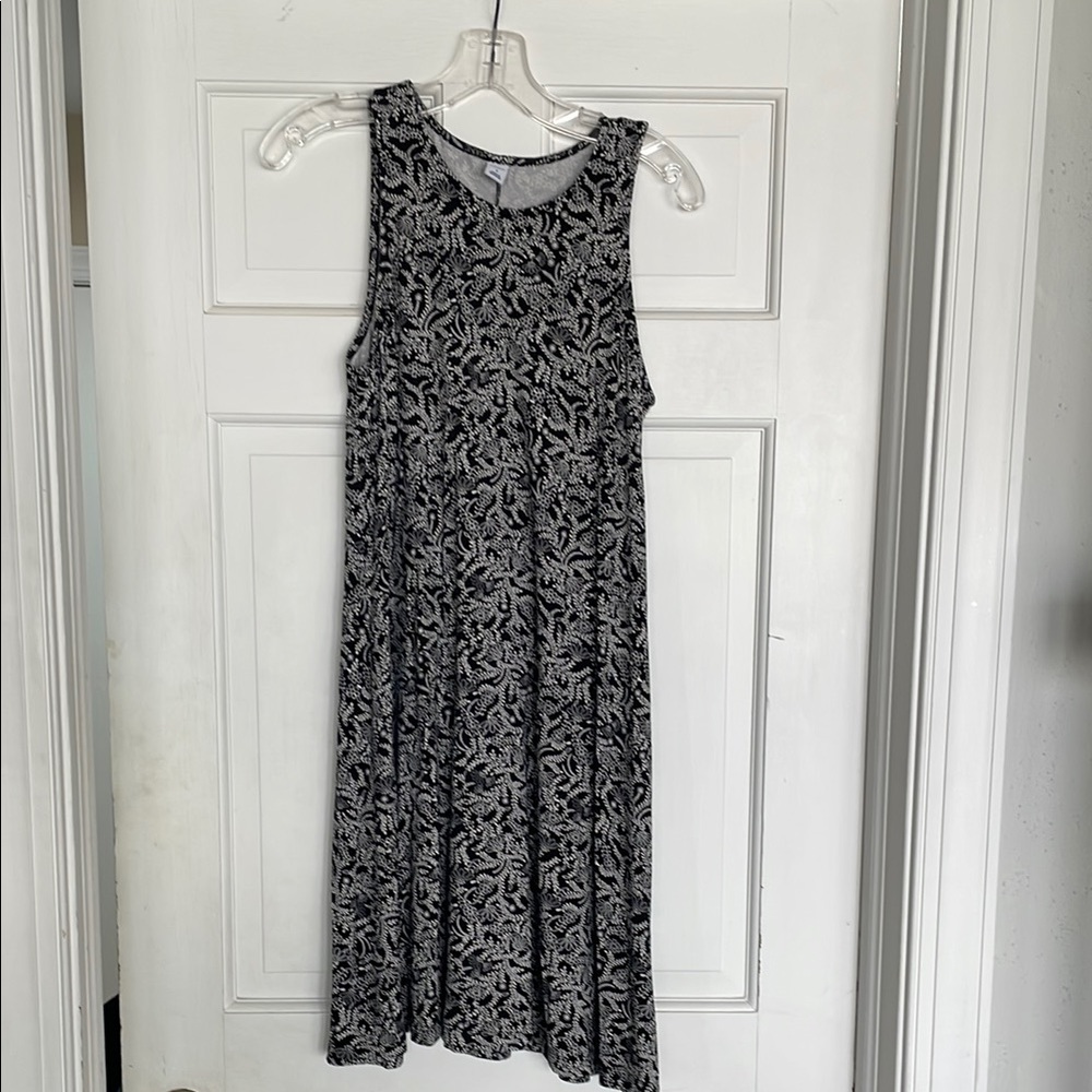 Old Navy Black and White Sleeveless Midi Sundress